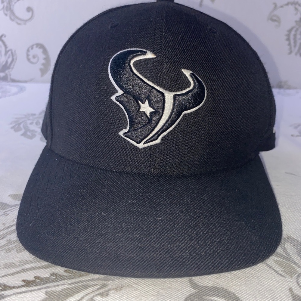 Houston Texans Wool Cap Fitted
Mens 71/8 Black White NFL Football
New Era